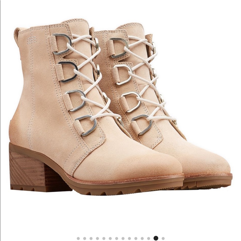 Sorel Women's Tan Lace-Up Boots